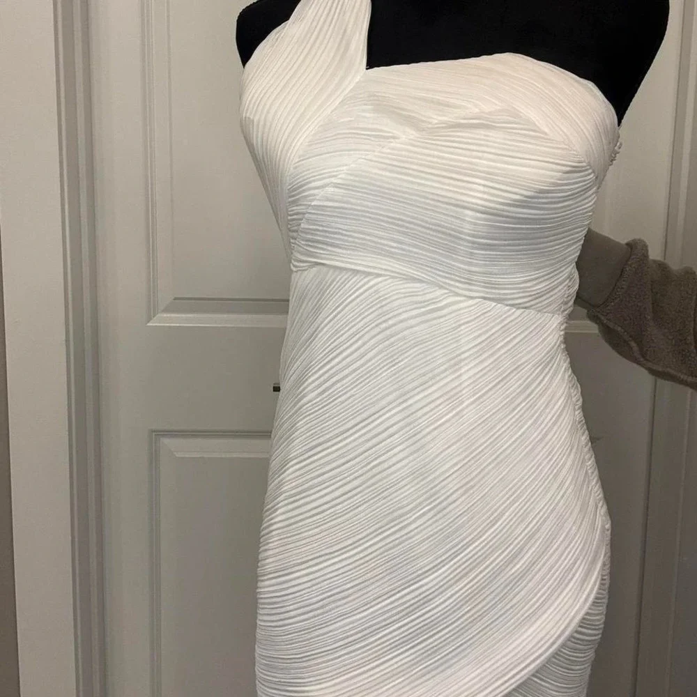Graduation‎ White one shoulder pleated mini dress - Size M